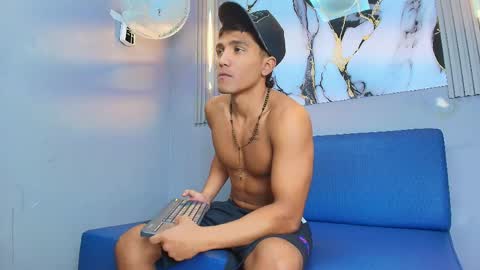Snapshot of marco_smith2 chatting on May 29, 3:37 am marco_smith2 online show from May 29, 3:37 am