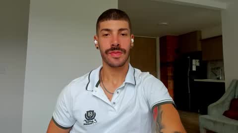 Snapshot of marco_tahani_ chatting on December 22, 10:15 pm Marco IG marco tahani online show from December 22, 10:15 pm