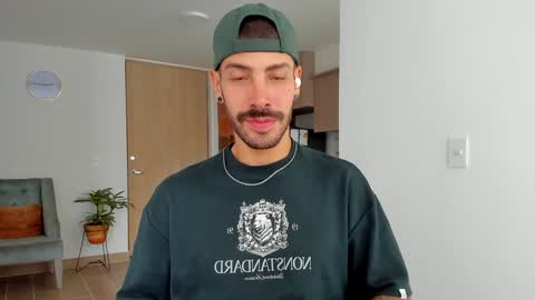 Snapshot of marco_tahani_ chatting on December 25, 2:13 pm Marco IG marco tahani online show from December 25, 2:13 pm