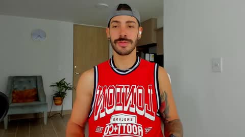 Snapshot of marco_tahani_ chatting on December 27, 12:23 pm Marco IG marco tahani online show from December 27, 12:23 pm