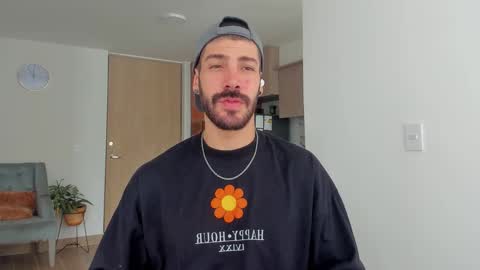 Snapshot of marco_tahani_ chatting on February 10, 3:32 pm Marco IG marco tahani online show from February 10, 3:32 pm