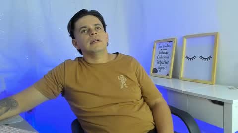 Snapshot of marcoss_rivera chatting on October 31, 2:40 pm marcoss online show from October 31, 2:40 pm