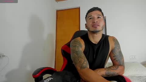 marcus_elrey online show from May 4, 11:34 pm