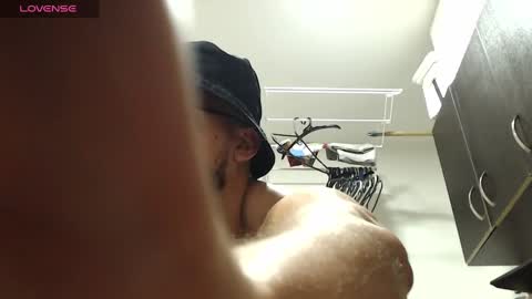 Snapshot of marcusmilarc chatting on January 18, 1:19 am online show from January 18, 1:19 am
