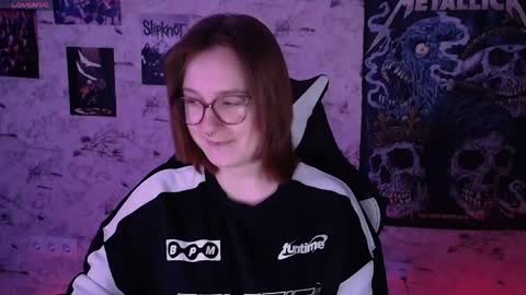 Snapshot of margaret_red chatting on May 28, 5:43 pm Margaret online show from May 28, 5:43 pm