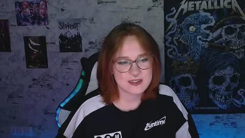 Snapshot of margaret_red chatting on June 15, 8:55 pm Margaret online show from June 15, 8:55 pm