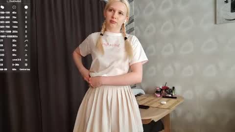 Snapshot of margaretasey chatting on June 20, 11:29 pm Margaret online show from June 20, 11:29 pm