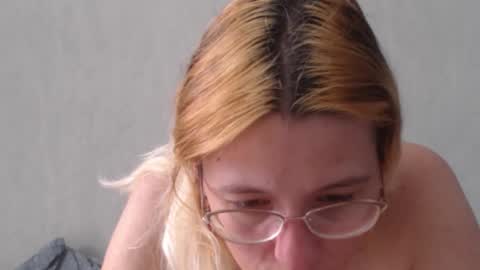 Snapshot of margo_shine chatting on September 12, 10:59 am margo_shine online show from September 12, 10:59 am