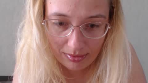 Snapshot of margo_shine chatting on September 15, 12:05 pm margo_shine online show from September 15, 12:05 pm