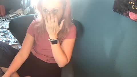 Elle online show from September 16, 1:01 pm