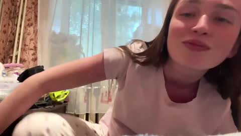 Chloe online show from May 23, 4:33 pm