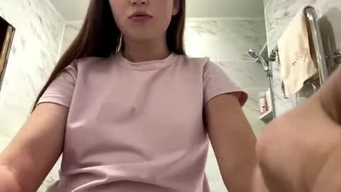 Chloe online show from June 3, 5:51 pm
