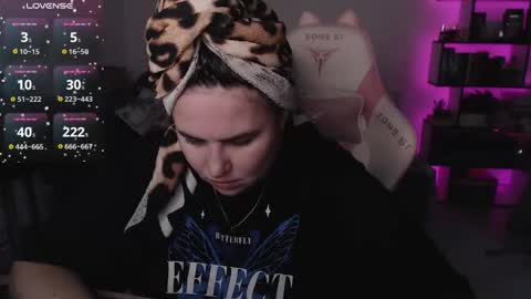 mari moore online show from November 28, 7:00 am