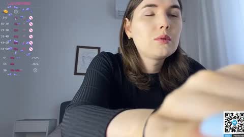 Snapshot of maria_bowie chatting on December 13, 10:41 am Maria online show from December 13, 10:41 am