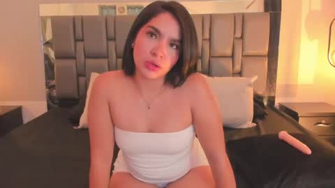 Snapshot of maria_camila00 chatting on April 24, 9:28 pm Maria online show from April 24, 9:28 pm