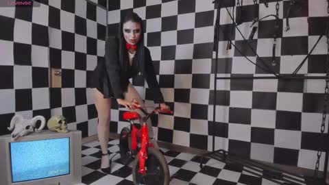 MARIA HERRERA  online show from October 24, 10:17 pm