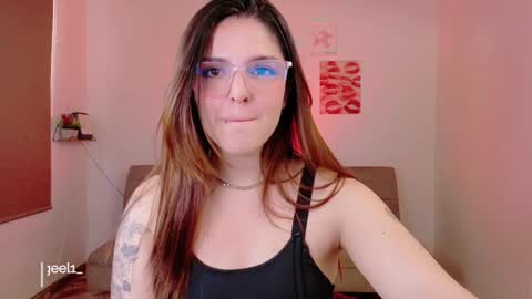 Snapshot of mariangeel_ chatting on January 28, 10:45 pm mariangeel_ online show from January 28, 10:45 pm