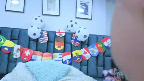 Snapshot of mariangel_bigboobs chatting on July 4, 1:17 pm la crespa x online show from July 4, 1:17 pm