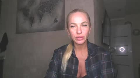 Snapshot of marianna1977 chatting on June 18, 7:18 pm marianna1977 online show from June 18, 7:18 pm
