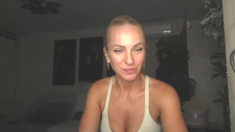 Snapshot of marianna1977 chatting on July 14, 7:30 pm marianna1977 online show from July 14, 7:30 pm