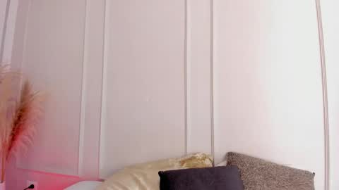 Maria Pettit online show from April 18, 11:36 am