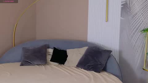 Marie LEAVE YOUR  WITH ME online show from May 23, 5:23 am