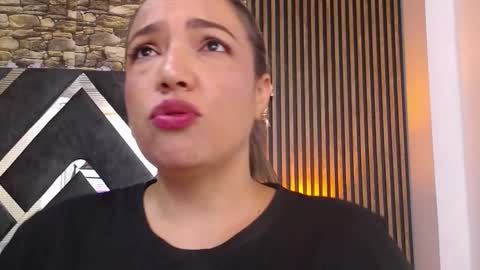 marie_hss online show from March 23, 5:50 pm