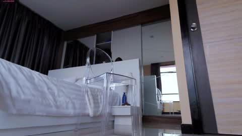 Marie online show from December 6, 11:00 am