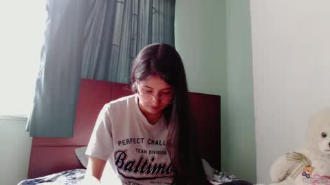 Snapshot of marie_pourtoi69 chatting on December 11, 9:34 pm 700 pm Washington time online show from December 11, 9:34 pm