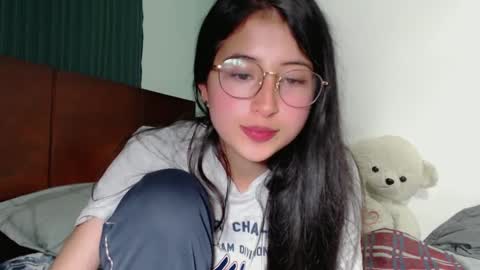 Snapshot of marie_pourtoi69 chatting on December 12, 12:38 am 700 pm Washington time online show from December 12, 12:38 am