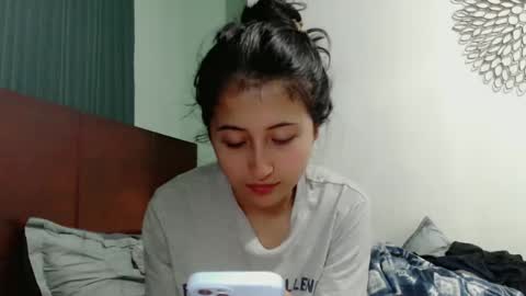 Snapshot of marie_pourtoi69 chatting on December 18, 12:43 am 700 pm Washington time online show from December 18, 12:43 am