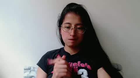 Snapshot of marie_pourtoi69 chatting on December 19, 8:34 pm 700 pm Washington time online show from December 19, 8:34 pm