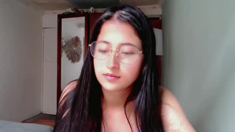 Snapshot of marie_pourtoi69 chatting on December 27, 10:16 pm 700 pm Washington time online show from December 27, 10:16 pm