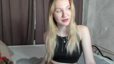 Snapshot of mariel_brown chatting on December 6, 8:48 am mariel_brown online show from December 6, 8:48 am