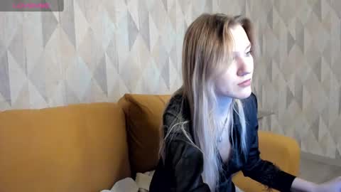 Snapshot of mariel_brown chatting on December 22, 11:33 am mariel_brown online show from December 22, 11:33 am