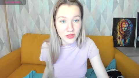 Snapshot of mariel_brown chatting on January 3, 4:44 am mariel_brown online show from January 3, 4:44 am