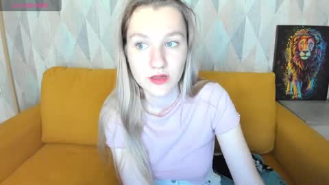 Snapshot of mariel_brown chatting on January 3, 10:52 am mariel_brown online show from January 3, 10:52 am