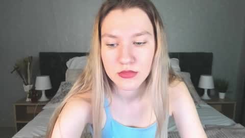 Snapshot of mariel_brown chatting on January 5, 8:22 am mariel_brown online show from January 5, 8:22 am
