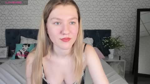 Snapshot of mariel_brown chatting on January 14, 6:17 pm mariel_brown online show from January 14, 6:17 pm