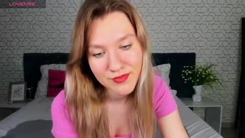 Snapshot of mariel_brown chatting on January 18, 6:21 pm mariel_brown online show from January 18, 6:21 pm