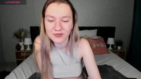 Snapshot of mariel_brown chatting on February 11, 12:27 pm mariel_brown online show from February 11, 12:27 pm