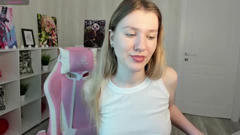 Snapshot of mariel_brown chatting on March 12, 8:41 am mariel_brown online show from March 12, 8:41 am