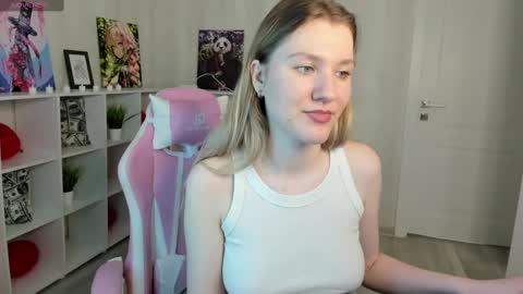 Snapshot of mariel_brown chatting on March 12, 11:42 am mariel_brown online show from March 12, 11:42 am