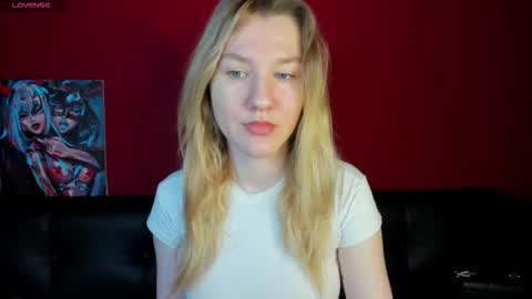 Snapshot of mariel_brown chatting on September 12, 7:52 am mariel_brown online show from September 12, 7:52 am