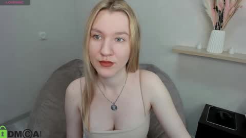 Snapshot of mariel_brown chatting on October 8, 9:18 am mariel_brown online show from October 8, 9:18 am