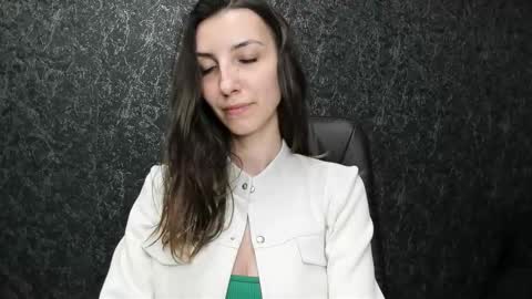 Snapshot of marielleanker chatting on October 5, 11:08 am marielleanker online show from October 5, 11:08 am