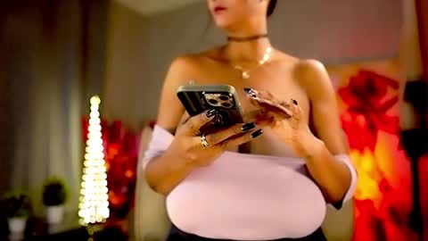 Snapshot of mariicha chatting on April 26, 7:06 am Nikita - Scroll down and read my bio please. New Pictures in Bio online show from April 26, 7:06 am