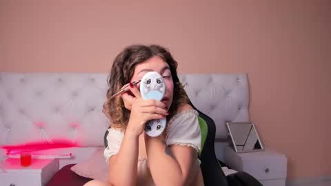 Snapshot of mariie_tayy chatting on December 16, 1:32 pm mariie_tayy online show from December 16, 1:32 pm