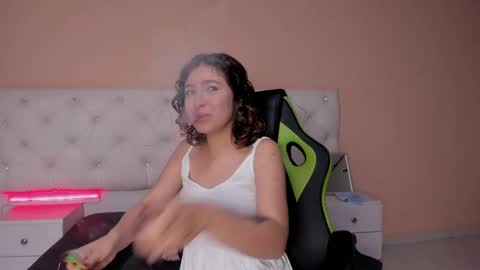 Snapshot of mariie_tayy chatting on December 22, 8:14 pm mariie_tayy online show from December 22, 8:14 pm