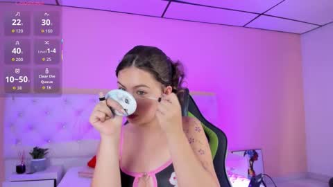 Snapshot of mariie_tayy chatting on October 7, 8:17 pm mariie_tayy online show from October 7, 8:17 pm